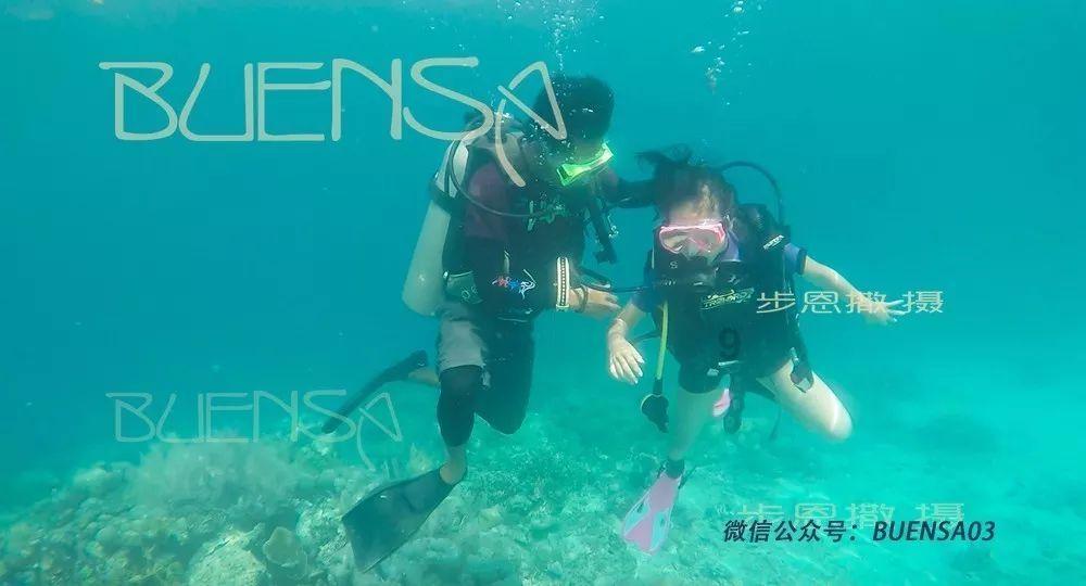 无限翻滚小球