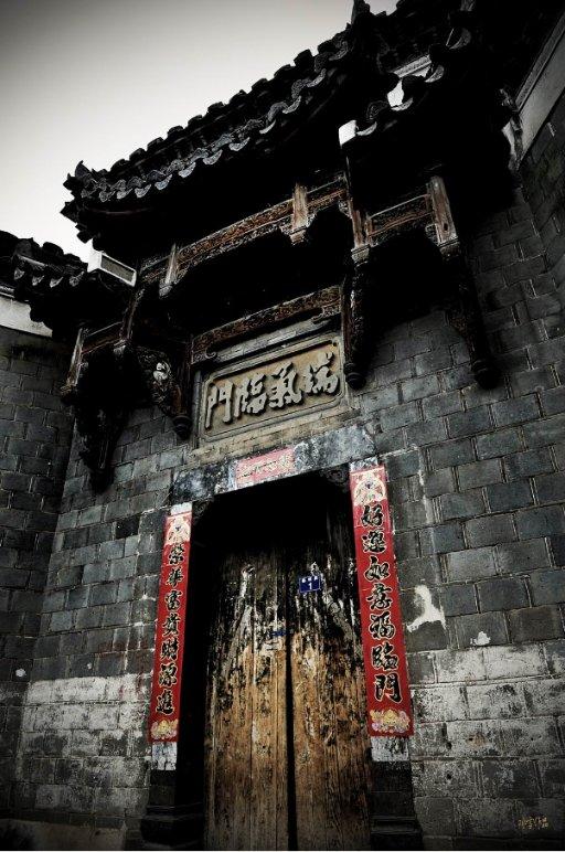 逃出林中村
